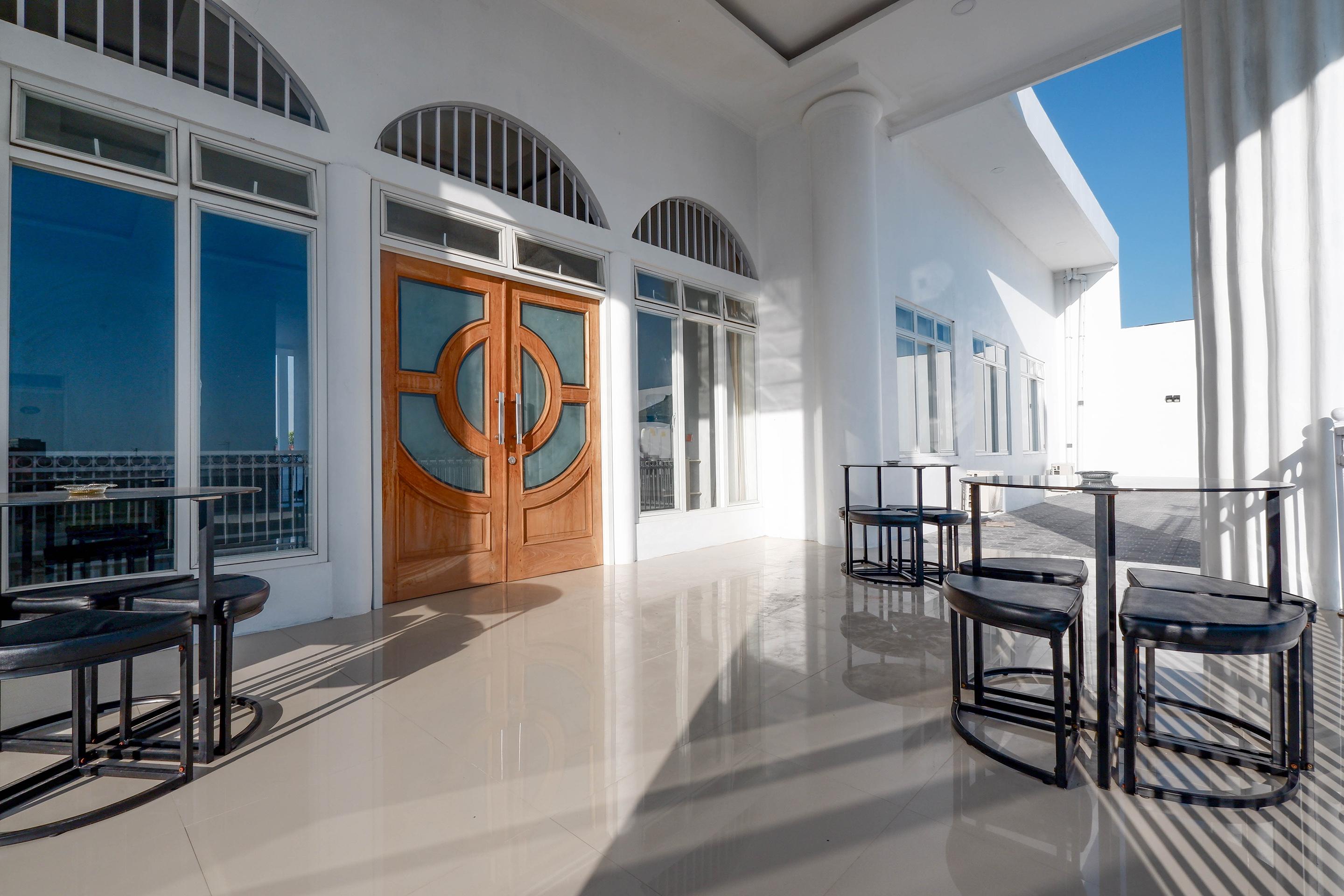 Griya Rw Family Guest House Redpartner Solo Exteriör bild