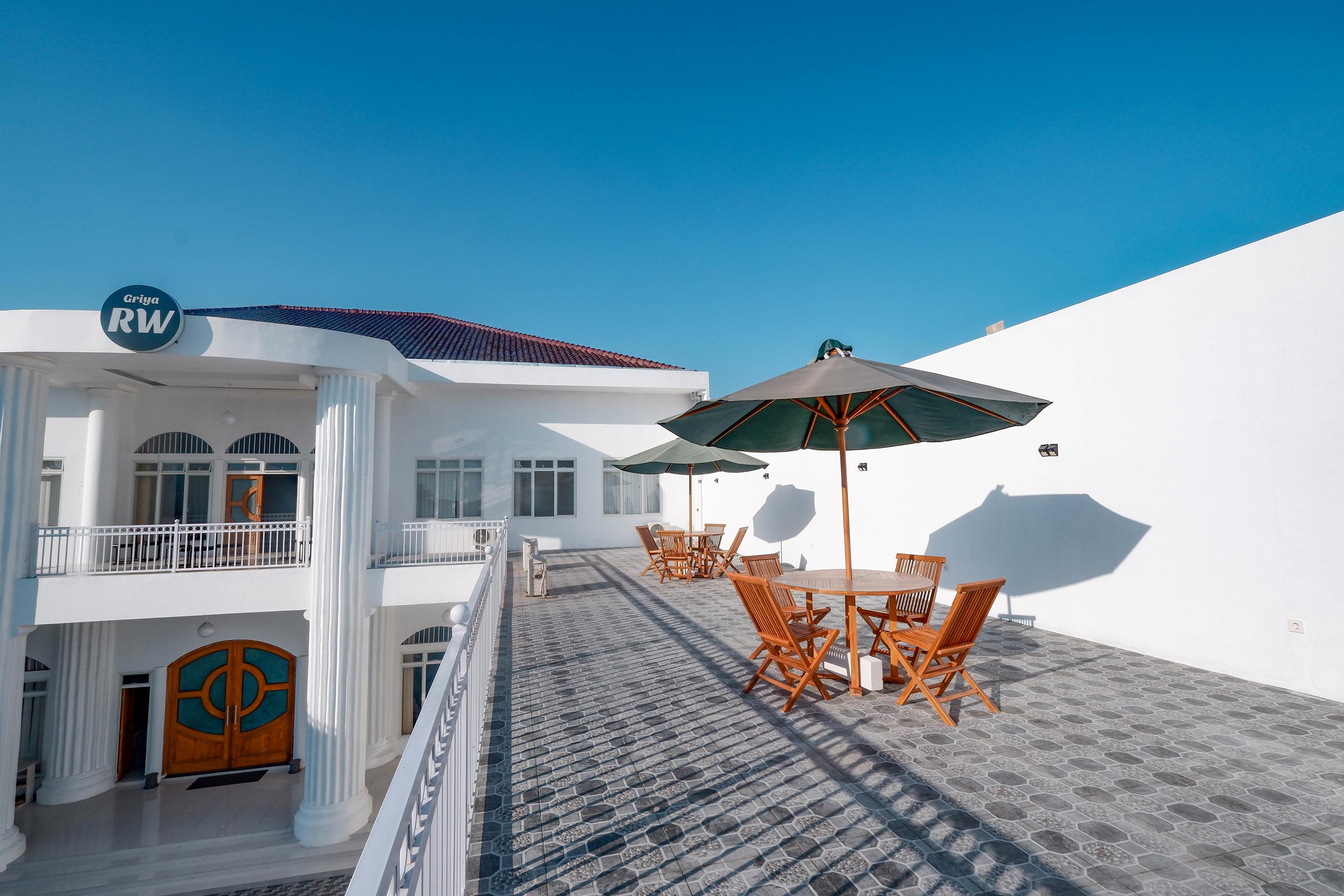 Griya Rw Family Guest House Redpartner Solo Exteriör bild