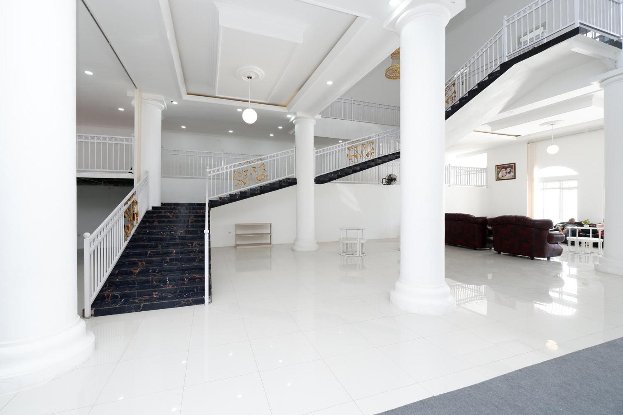 Griya Rw Family Guest House Redpartner Solo Exteriör bild