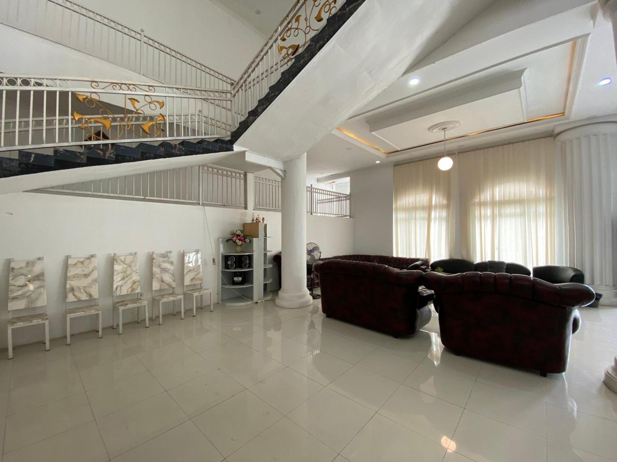 Griya Rw Family Guest House Redpartner Solo Exteriör bild