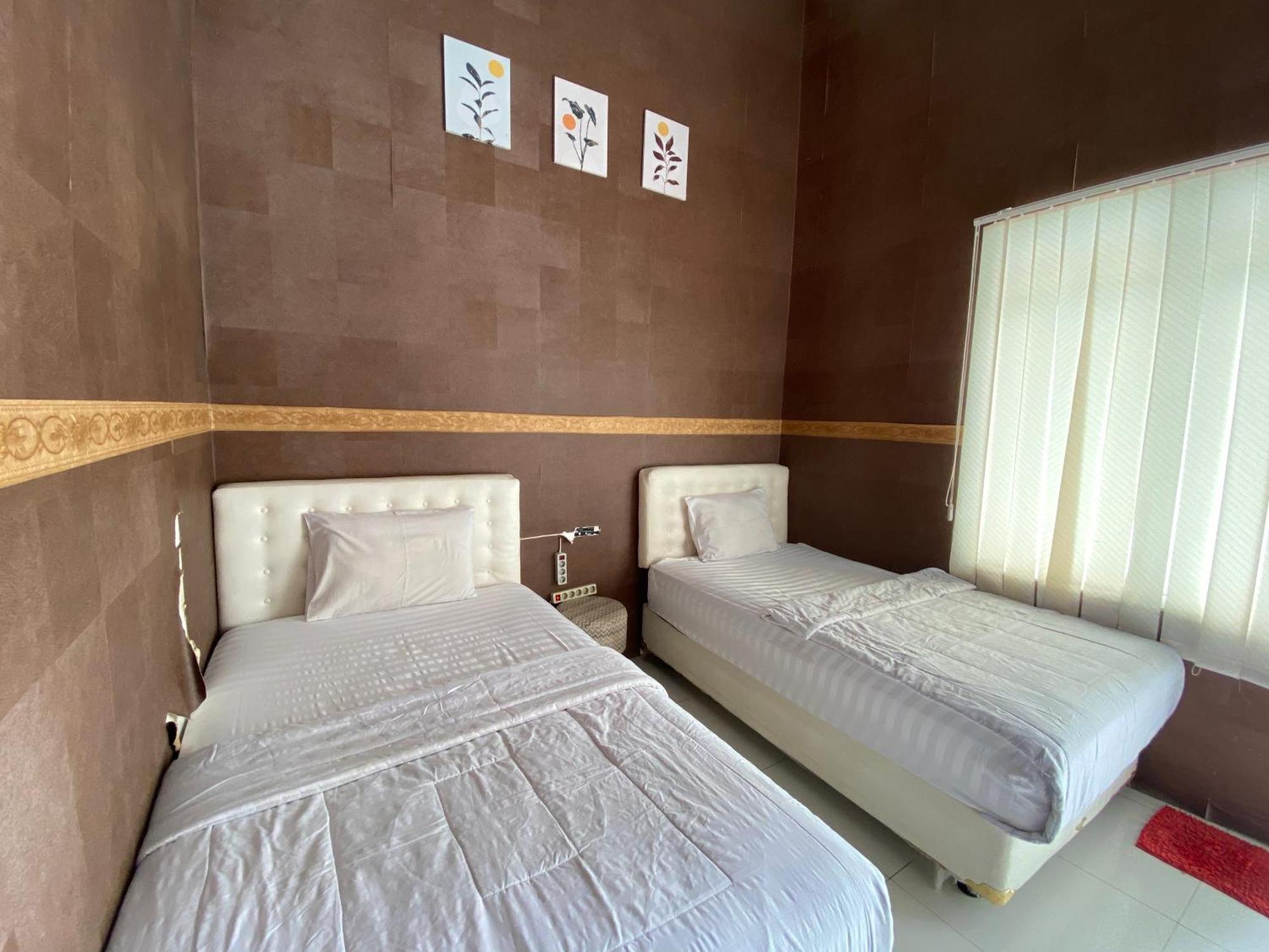 Griya Rw Family Guest House Redpartner Solo Exteriör bild