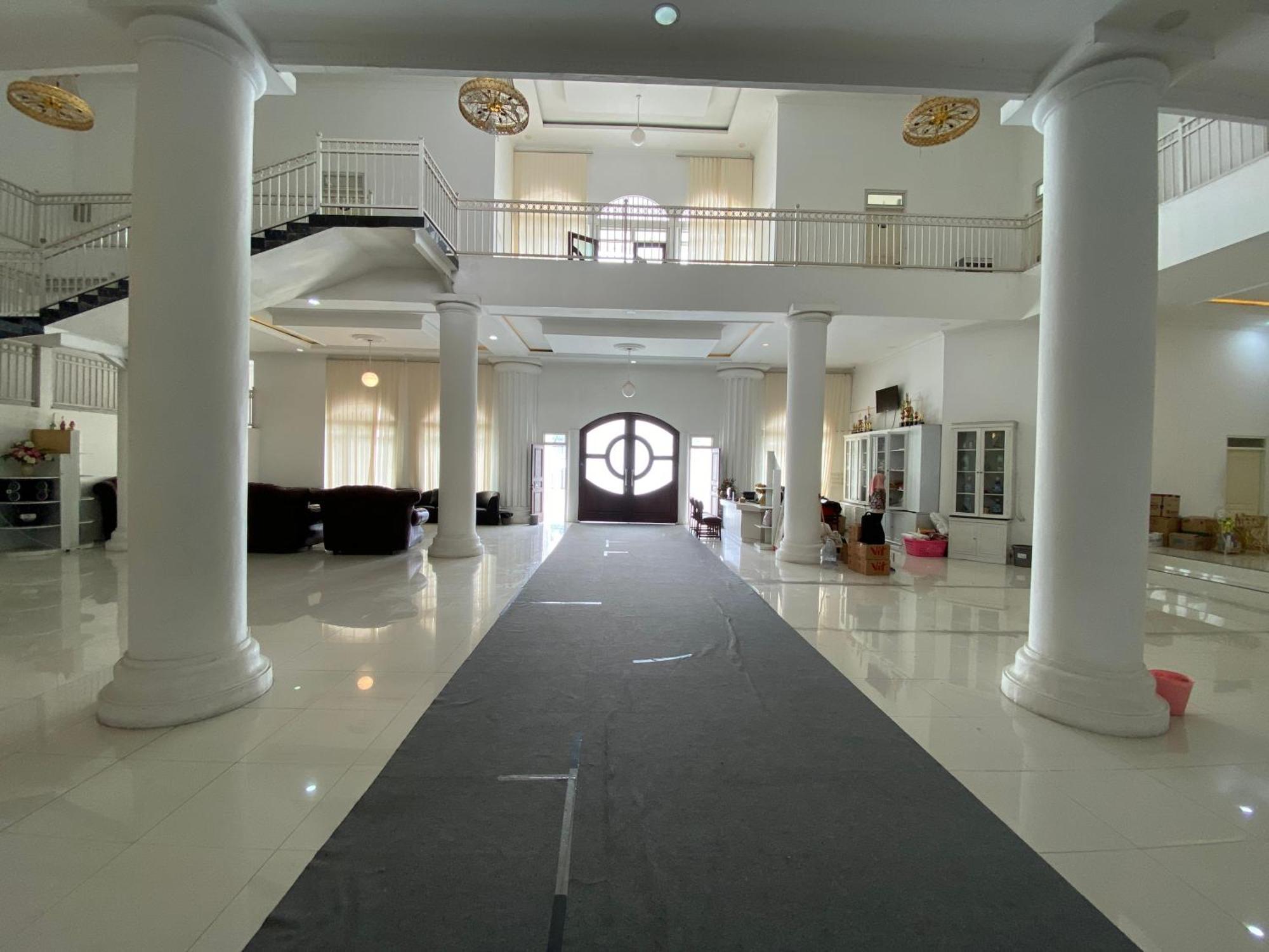 Griya Rw Family Guest House Redpartner Solo Exteriör bild