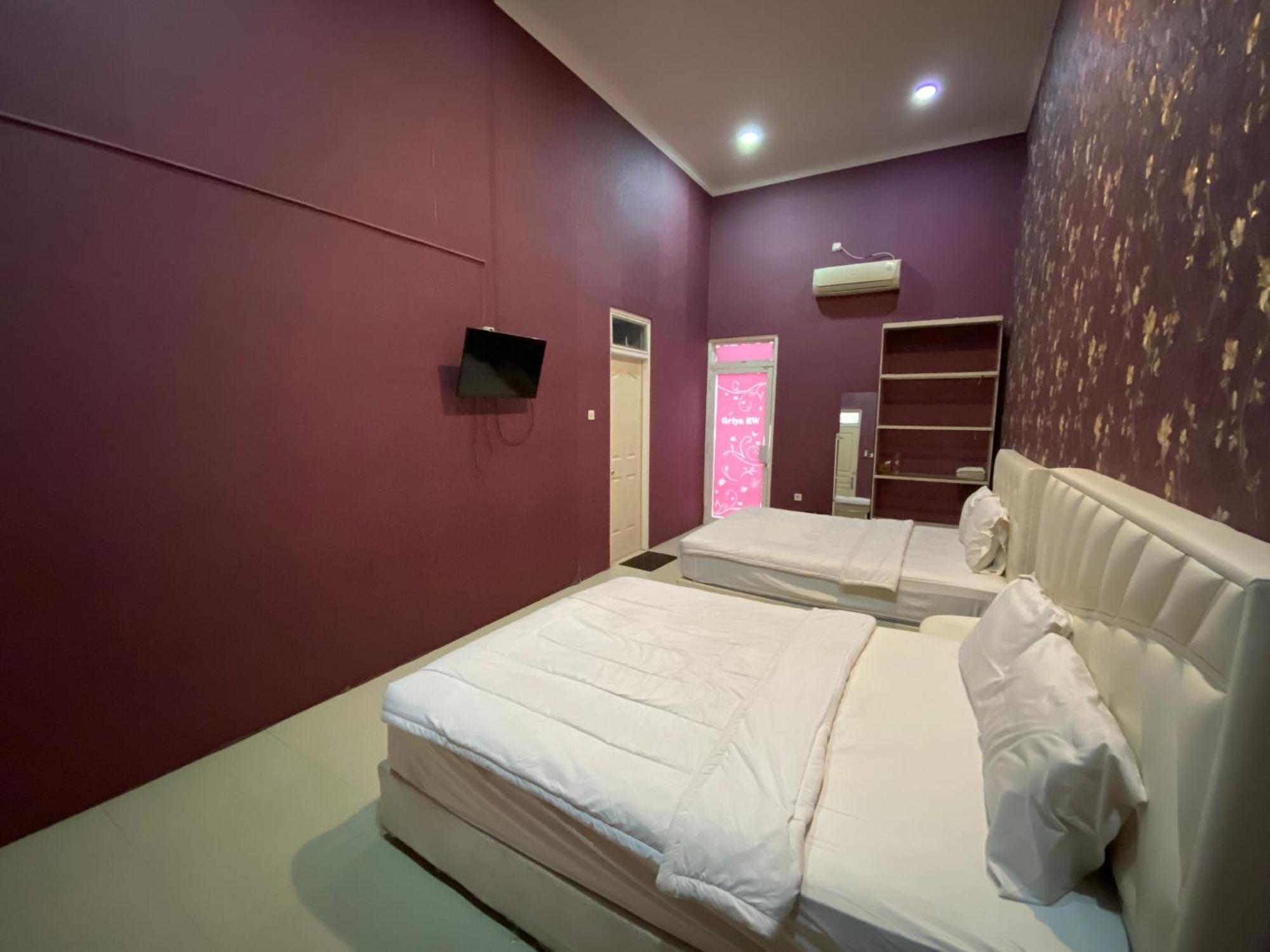 Griya Rw Family Guest House Redpartner Solo Exteriör bild