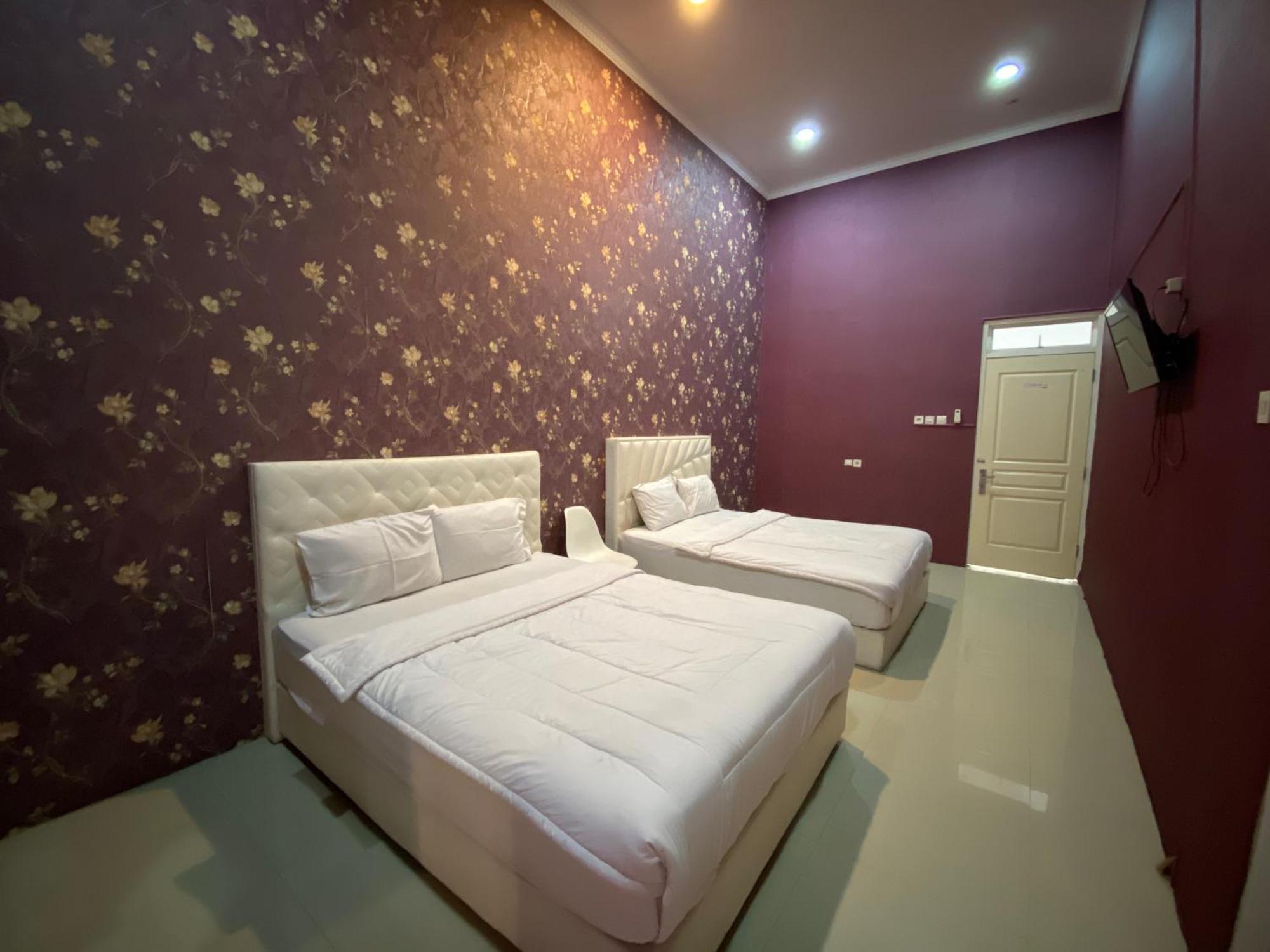 Griya Rw Family Guest House Redpartner Solo Exteriör bild